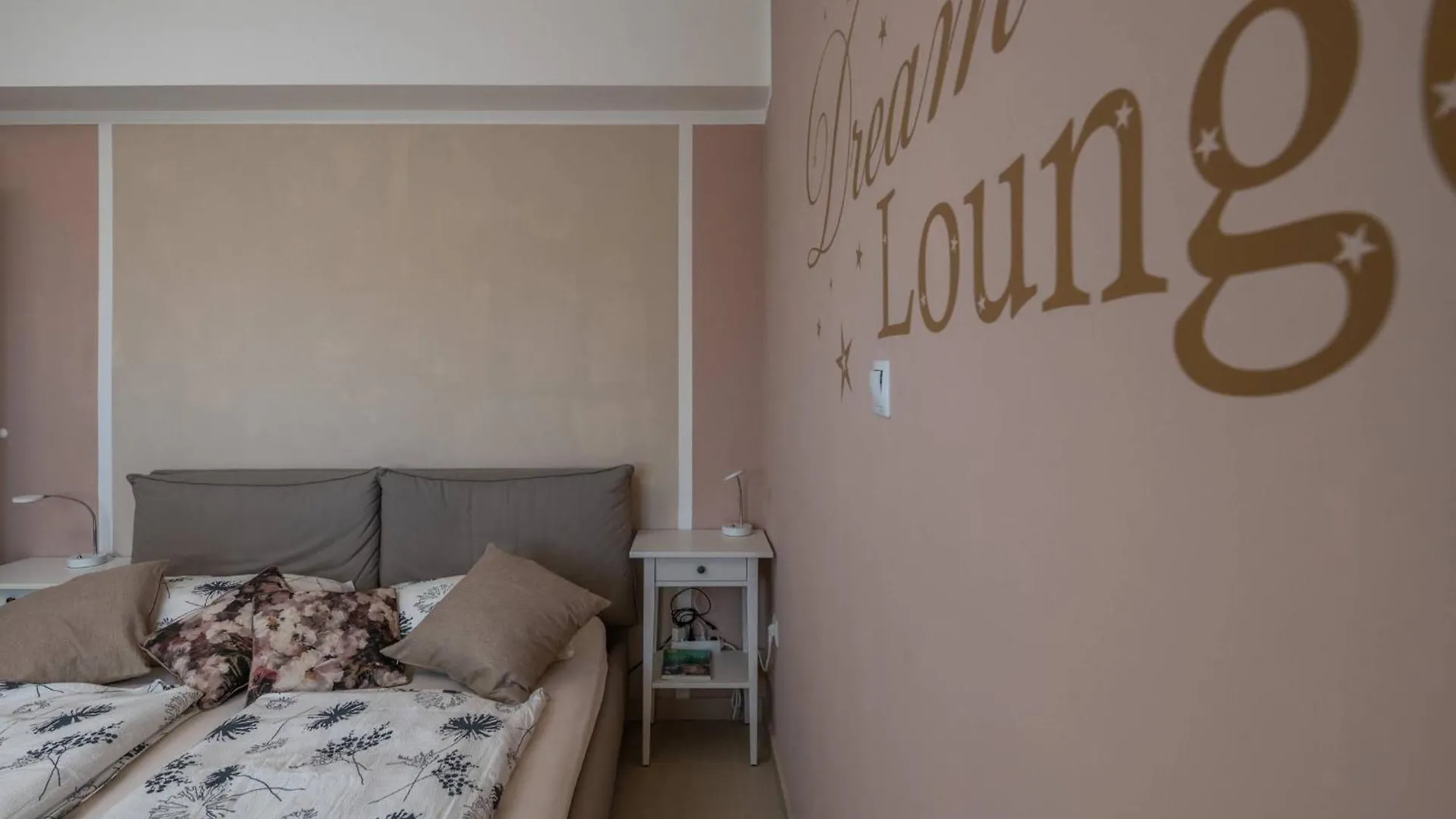 Dream Lounge Mit Meerblick Pula Apartment