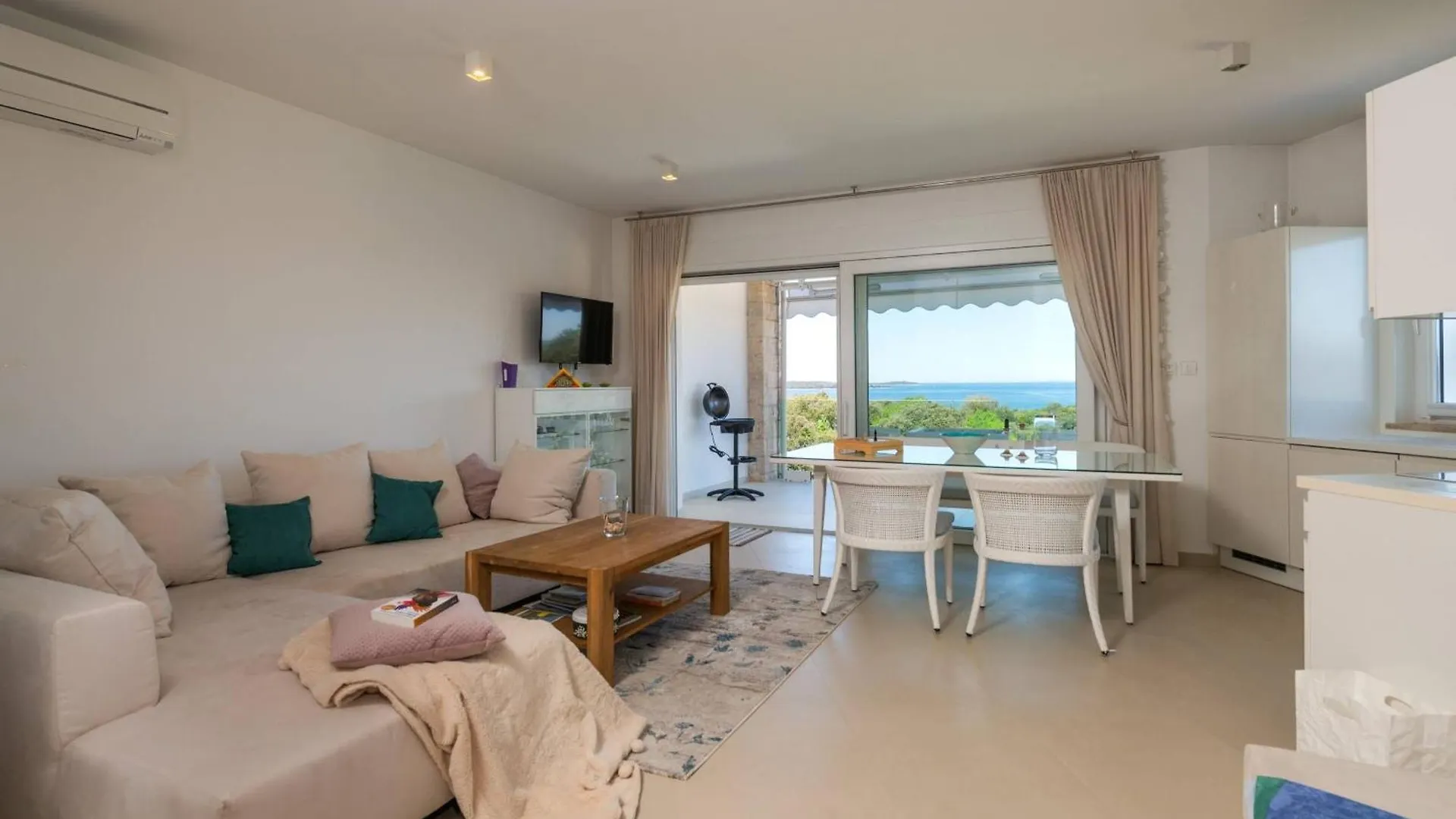 Dream Lounge Mit Meerblick Pula